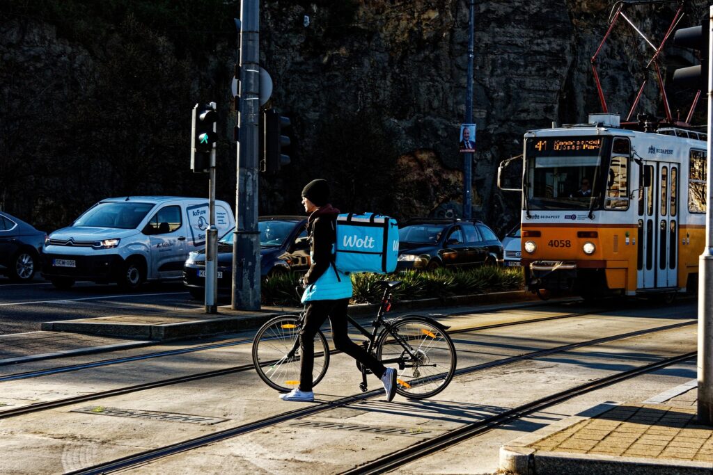 food delivery service 7126334 1920