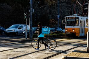 food delivery service 7126334 1920